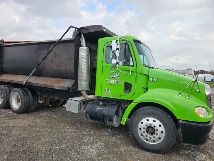 freightliner-columbia-112-image-25
