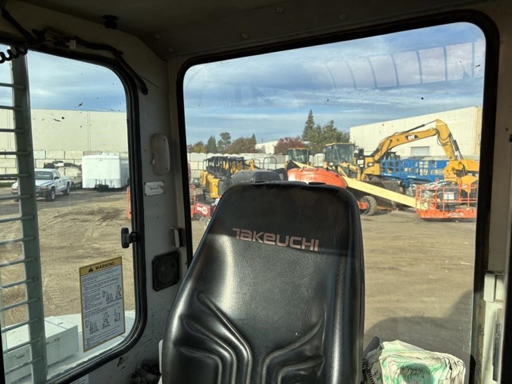2012-takeuchi-tb180fr-image-40