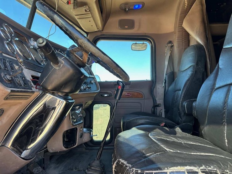 2006-peterbilt-379-image-8