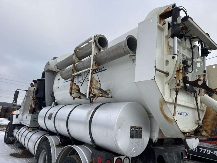 2007-international-7600-image-12