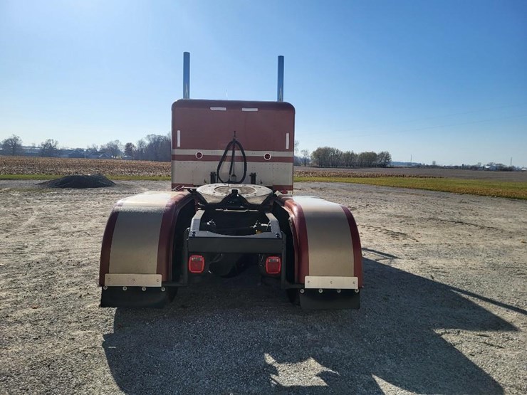 peterbilt-389-image-4