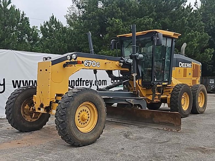 2019-deere-670g-image-1