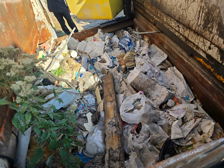 2001-peterbilt-320-image-19