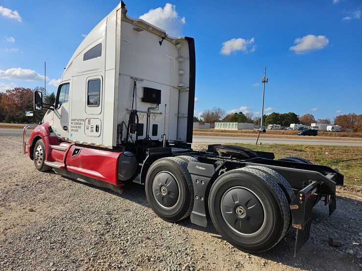 2021-kenworth-t680-image-12