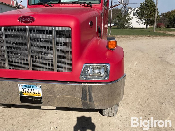 2004-peterbilt-330-image-11