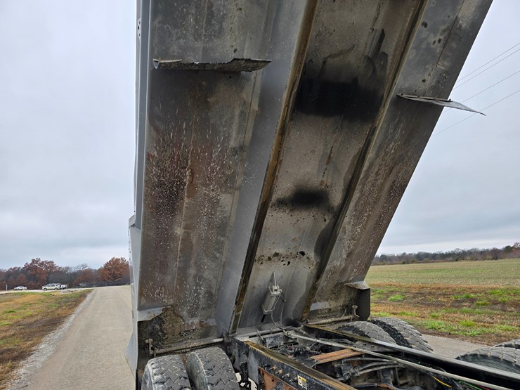 2020-peterbilt-567-image-86