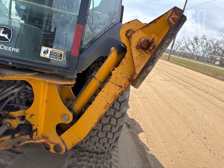 2010-deere-310j-image-25