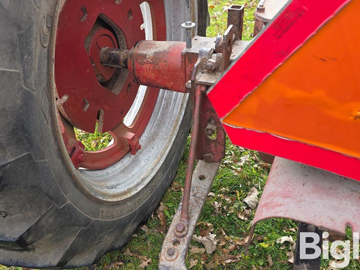 1951-farmall-m-2wd-tractor-image-18