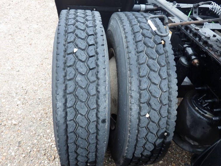 freightliner-cascadia-126-image-16