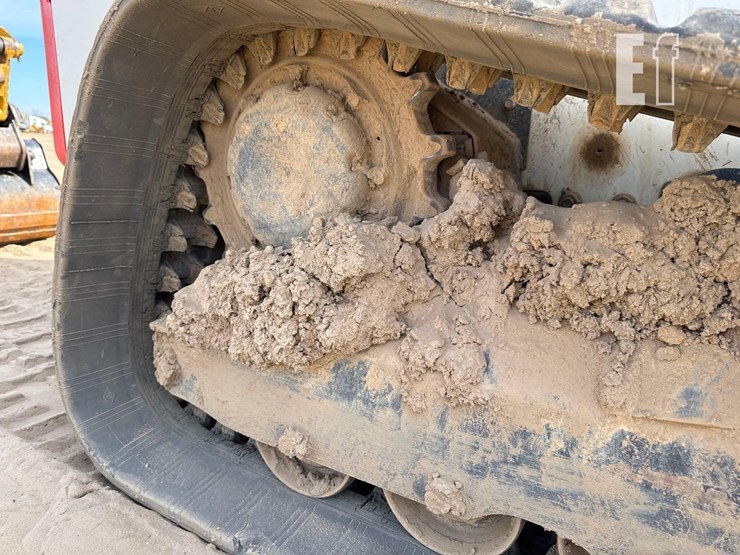 2022-bobcat-t740-image-15