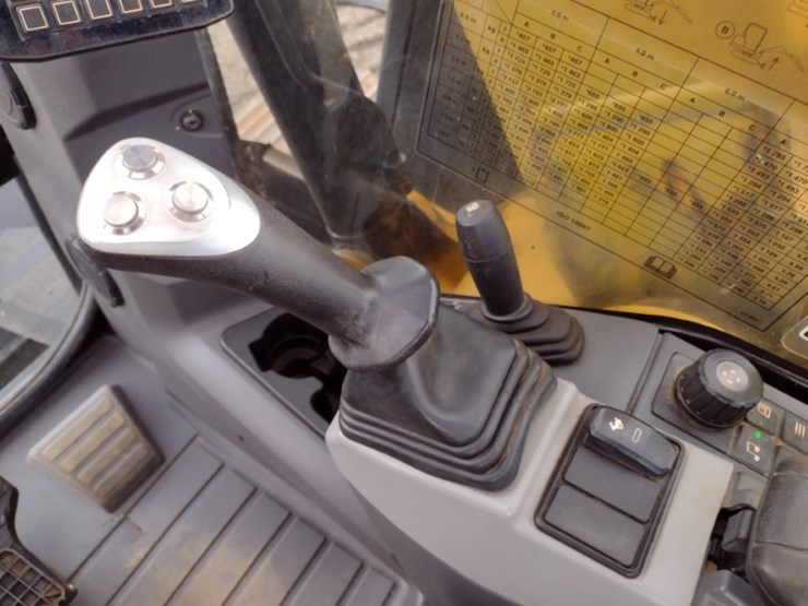 caterpillar-307.5-image-9