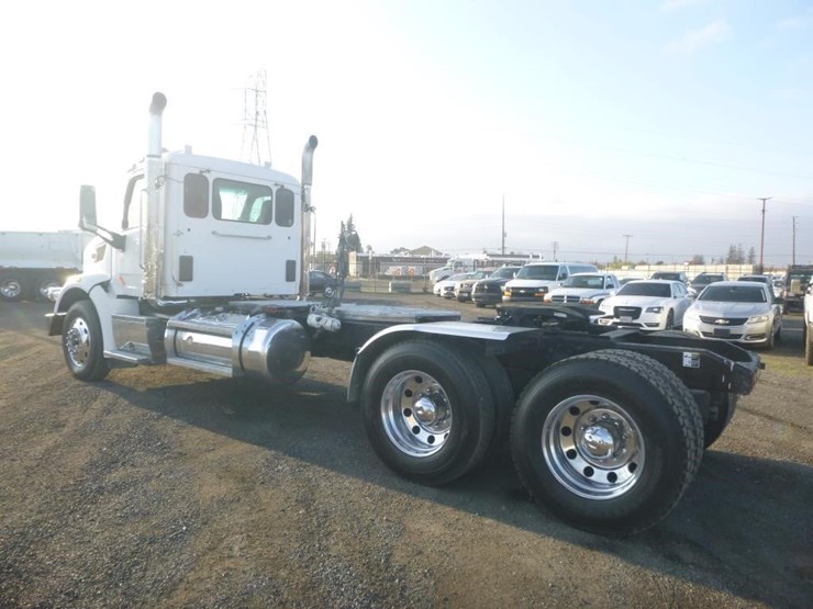 2019-peterbilt-567-image-4