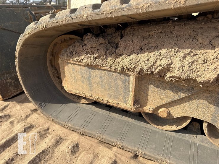 2022-bobcat-t740-image-10