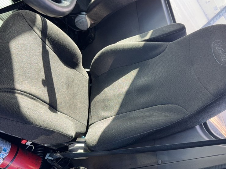 2018-peterbilt-389-image-14