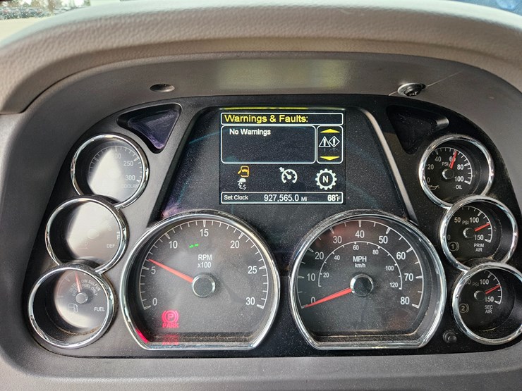 peterbilt-579-image-63