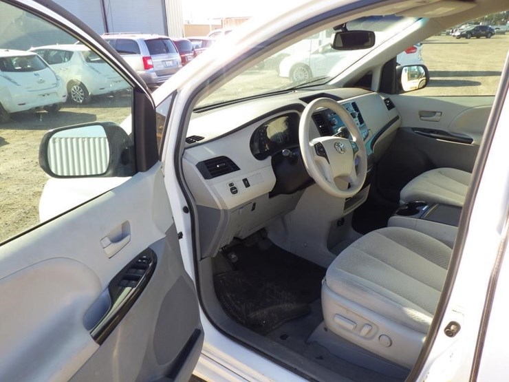 toyota-sienna-image-5