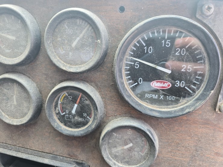 2003-peterbilt-320-image-50