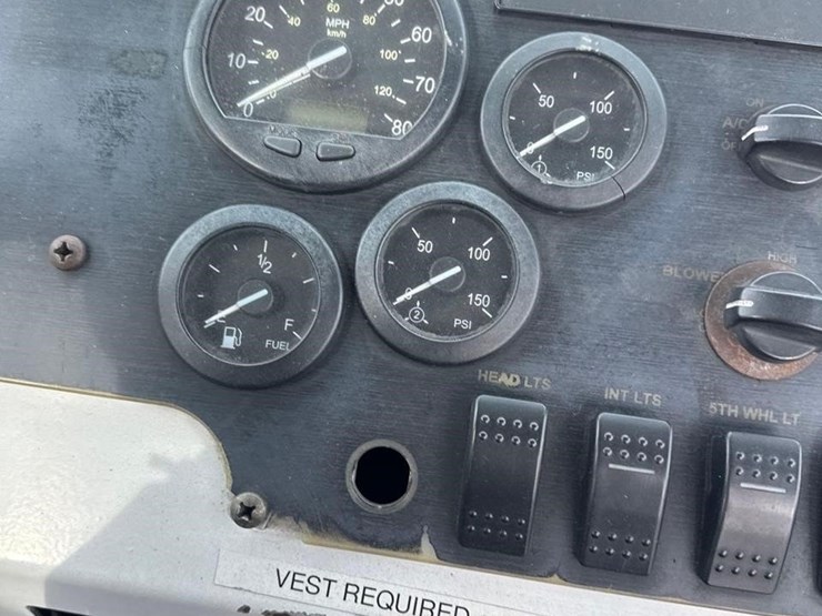 2011-capacity-tj5000-image-23