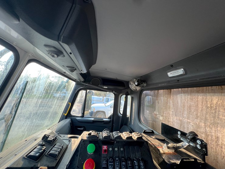 peterbilt-520-image-78