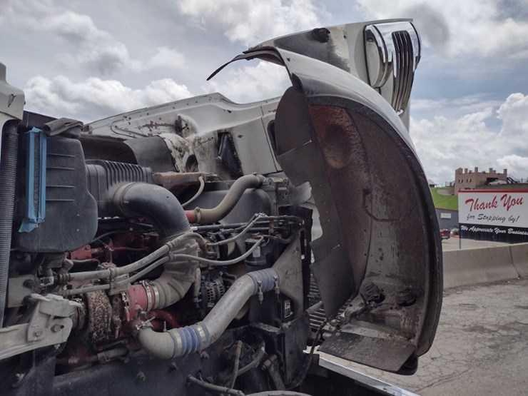 freightliner-122sd-image-24