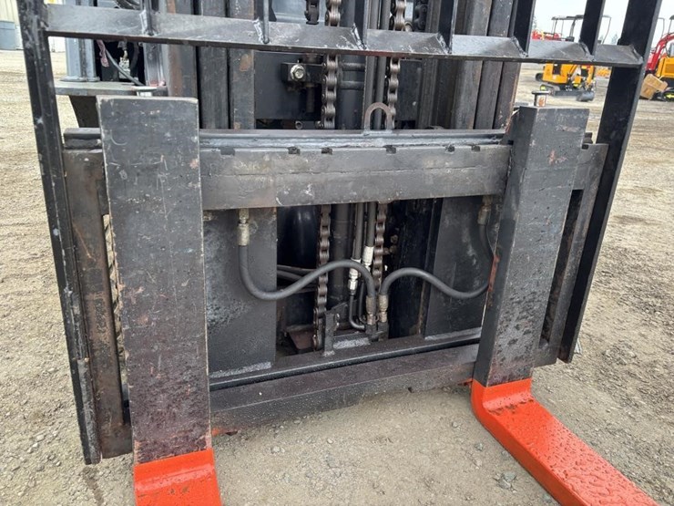 2011-toyota-8fgcu30-image-11