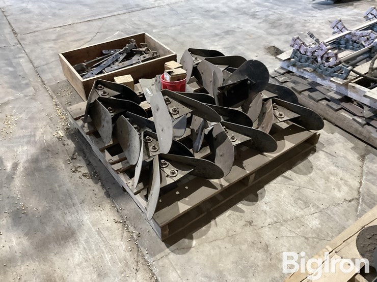 hiniker-16-row-hiller/ridger-attachments-image-7