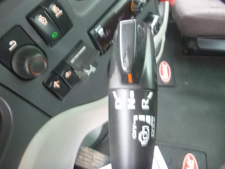 2019-peterbilt-567-image-20