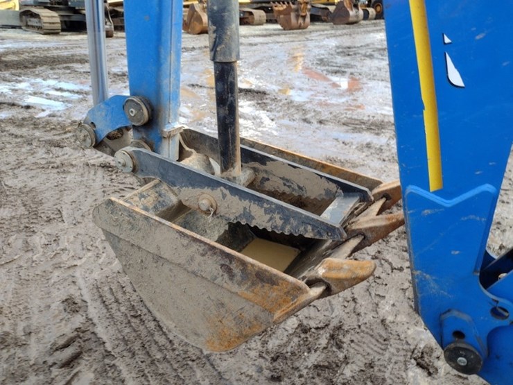 new-holland-boomer-37-image-28