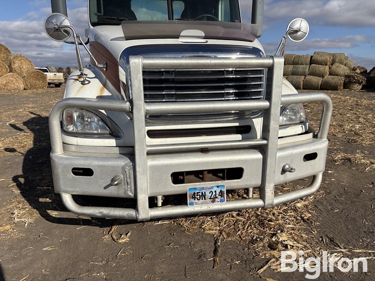 2005-freightliner-columbia-120-image-11