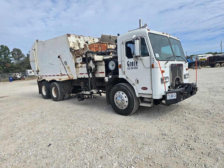 2003-peterbilt-320-image-33