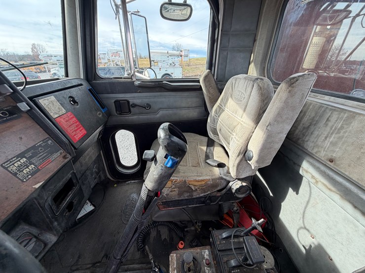 peterbilt-357-image-27