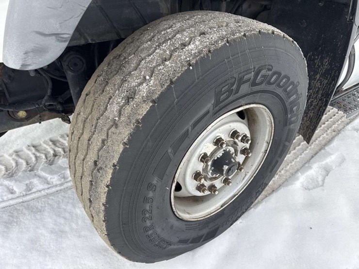 2007-international-7600-image-8