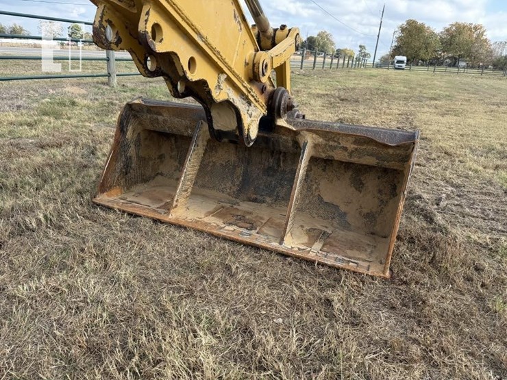 caterpillar-322cl-image-14