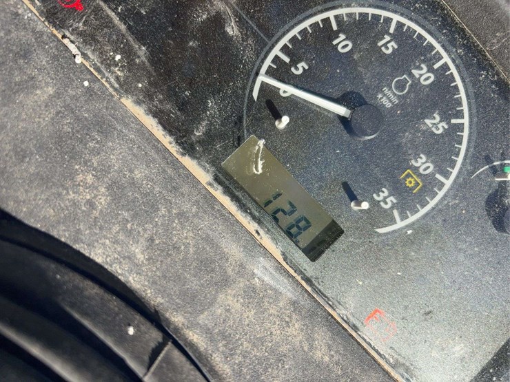 2023-john-deere-1025r-image-2