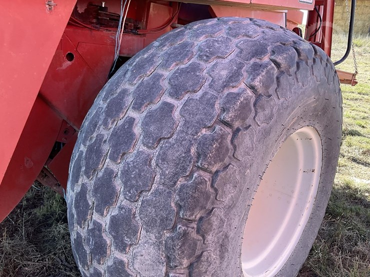 1980-hesston-4900-image-9