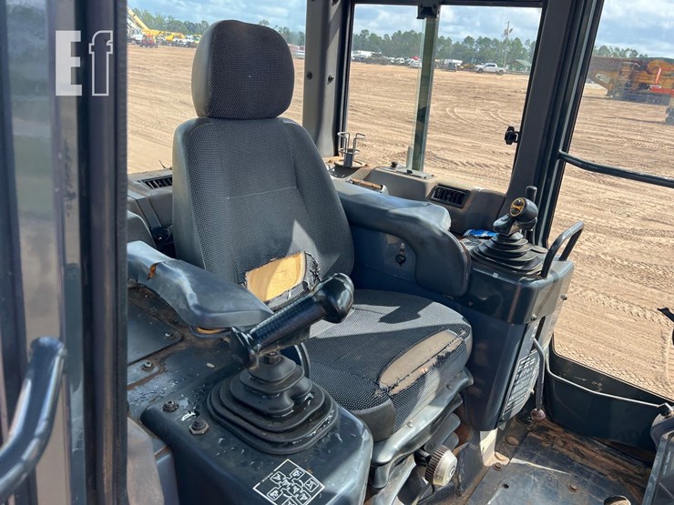 2005-komatsu-d39px-21-image-27