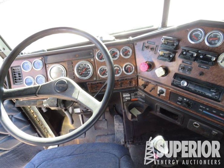 2006-freightliner-fld120-classic-image-14