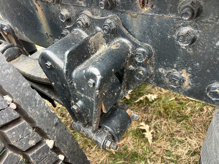 #95-•-volvo-semi-image-34