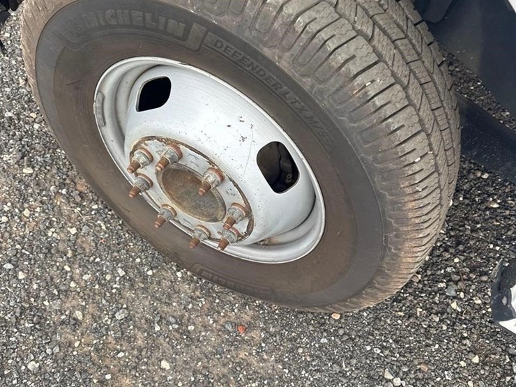 2017-ford-f350-xl-image-10