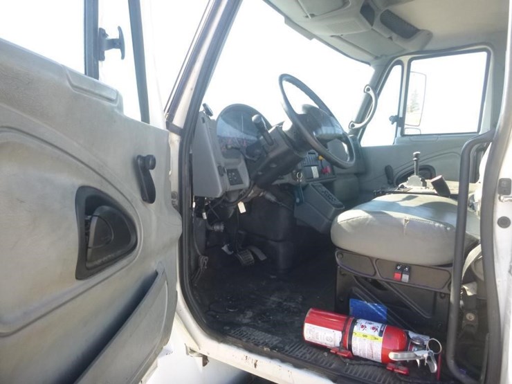 2005-international-durastar-4400-image-12