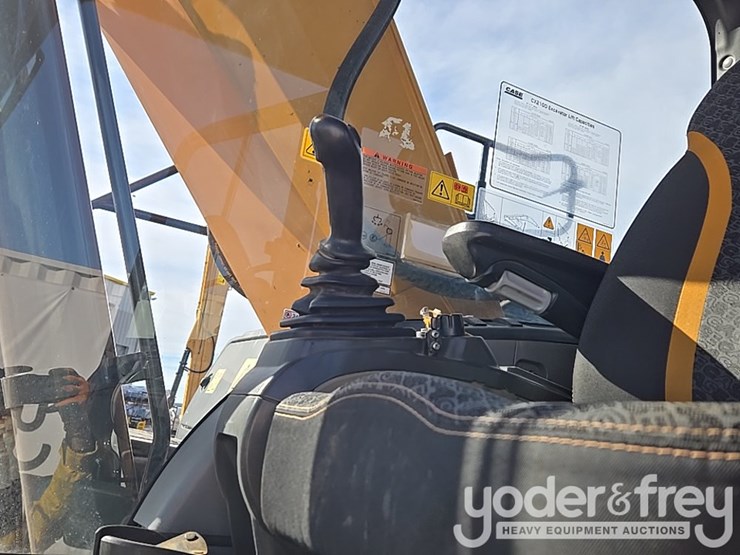 2021-case-cx210-lc-image-180