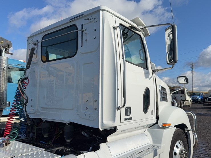 2018-western-star-5700xe-image-6