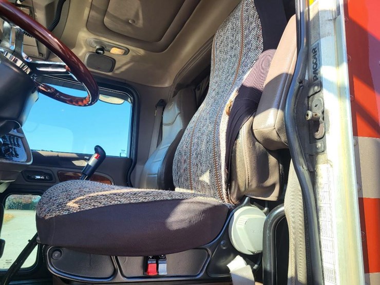 peterbilt-389-image-59