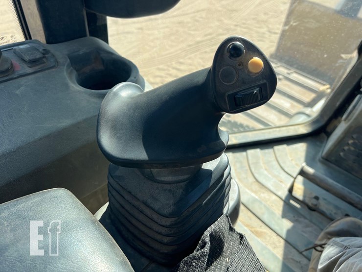 2013-caterpillar-d5k2-lgp-image-35