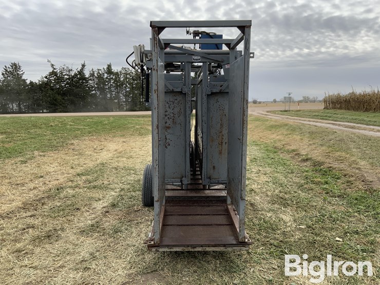 pearson-portable-hydraulic-squeeze-chute-image-6