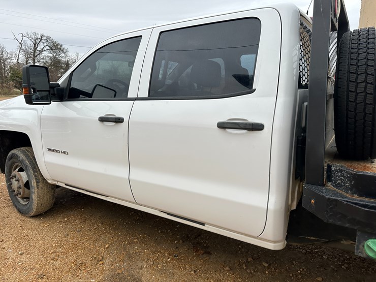 2017-chevrolet-3500hd-image-6