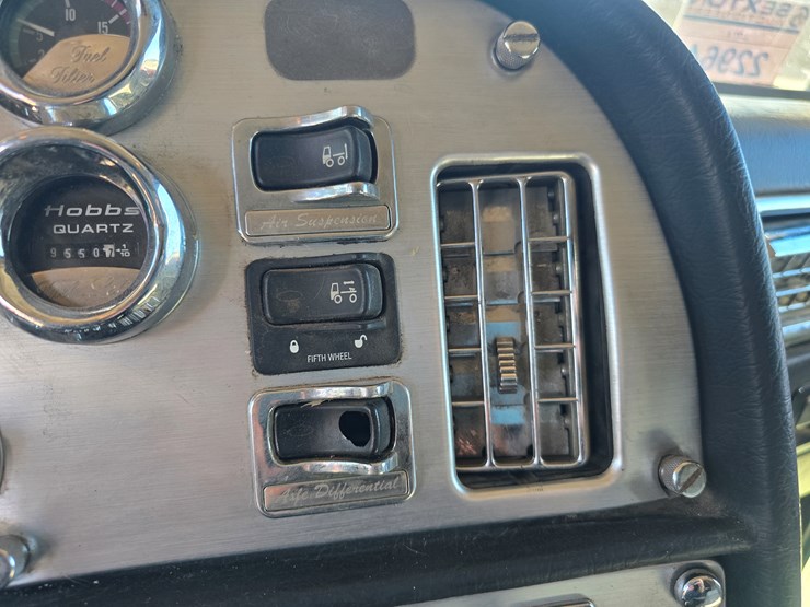 2005-peterbilt-379-image-87