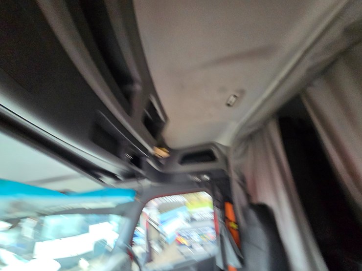 2017-peterbilt-579-image-78