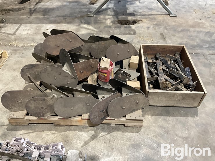 hiniker-16-row-hiller/ridger-attachments-image-4