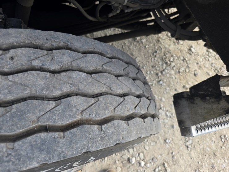 2003-peterbilt-320-image-71